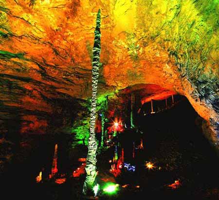 長沙出發(fā)到溶洞奇觀黃龍洞、天門山、玻璃棧道、鳳凰古城九景往返三日游